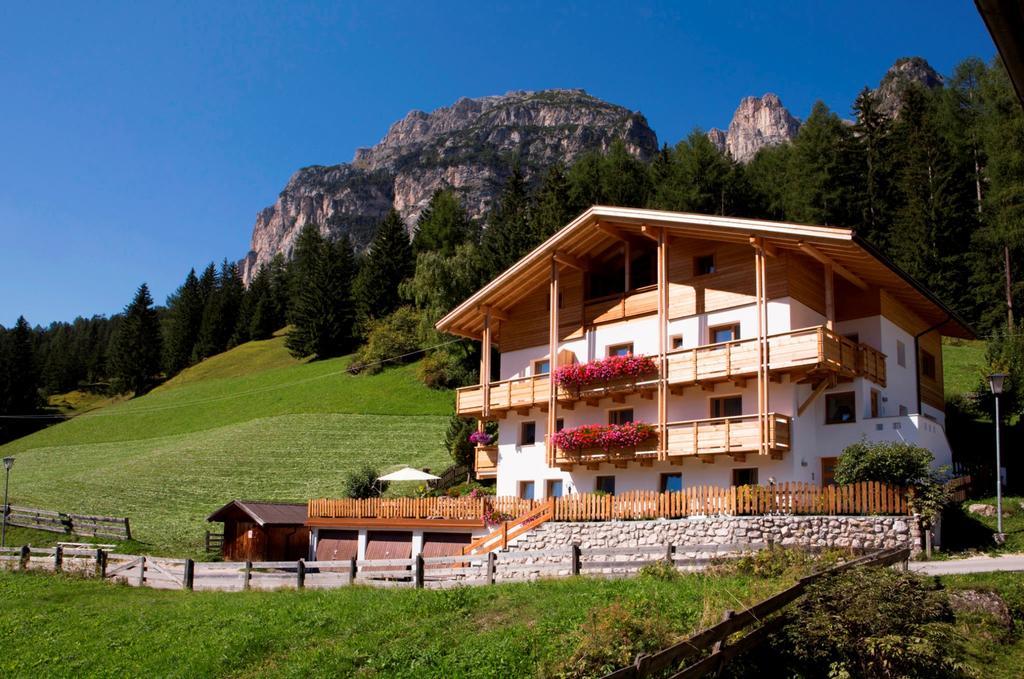 Ciasa Col Cuch Appartement La Villa  Buitenkant foto